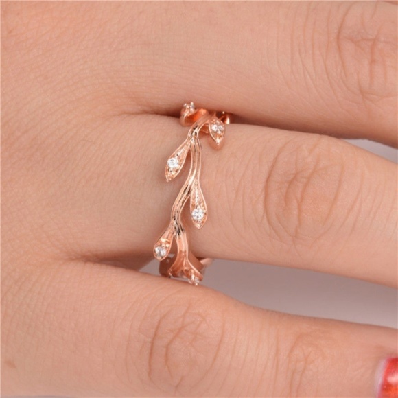 . Jewelry - Beautiful Gold illed Ring New